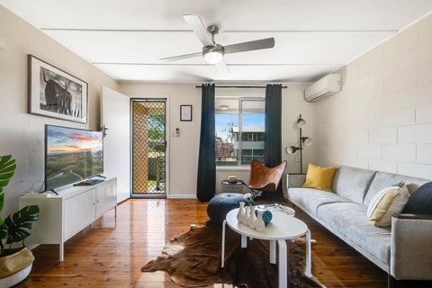 The Cowhide Cabin - Comfy, Family Friendly Stays In Toowoomba - Kalgoorlie Accommodation 1