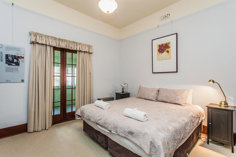 The Curtin Family Home - Kalgoorlie Accommodation 2