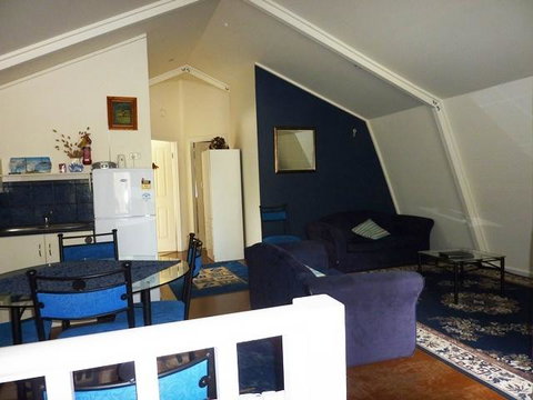 The Doo Drop Inn - Kalgoorlie Accommodation 0