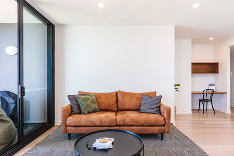 The Edge - Luxurious Waterfront Apartment - Kalgoorlie Accommodation 1