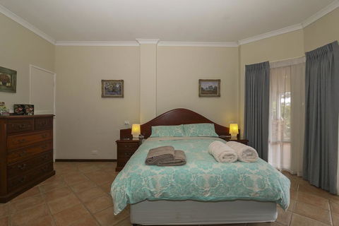 The Good Life B&B - Kalgoorlie Accommodation 2