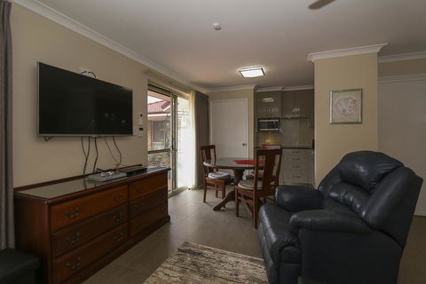 The Good Life B&B - Kalgoorlie Accommodation 1