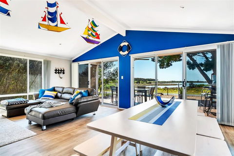 The Lakehouse - Kalgoorlie Accommodation 0