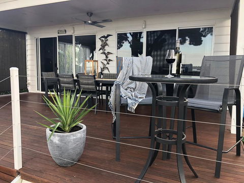 The Lakehouse - Kalgoorlie Accommodation 2