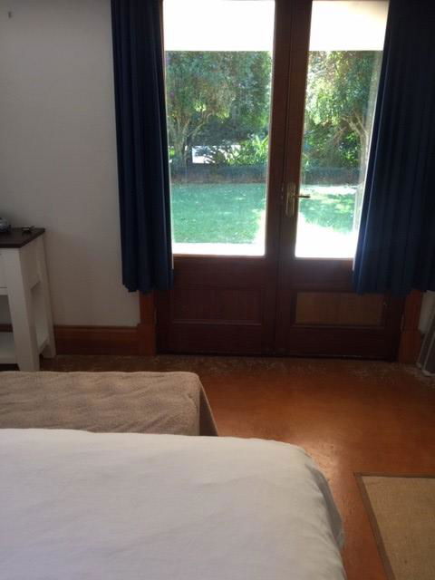 The Lakehouse Manor - Kalgoorlie Accommodation 3