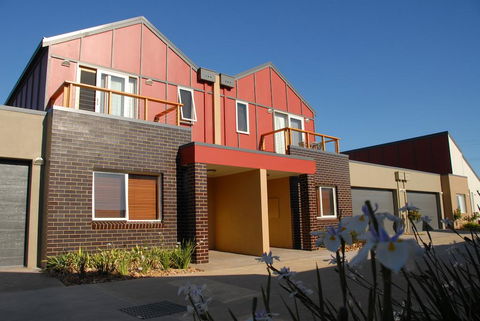The Lakes Apartments - Kalgoorlie Accommodation 0