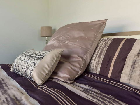 The Noraville House - Large Family Home - Kalgoorlie Accommodation 2