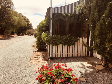 The Olde Devonshire House - Kalgoorlie Accommodation 0