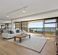 The Penthouse  Point Cartwright - INSTANT HOTEL WINNER 2019 - Kalgoorlie Accommodation