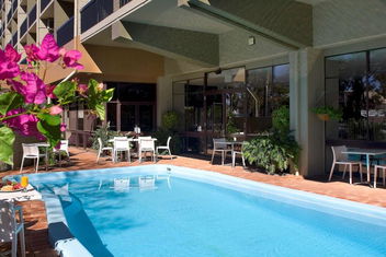 The Plaza Hotel Kalgoorlie with Kalgoorlie Accommodation