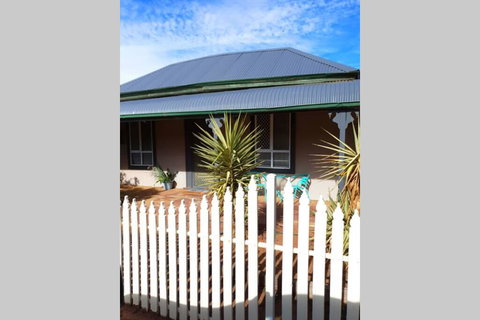 The Pool House - Kalgoorlie Accommodation 1