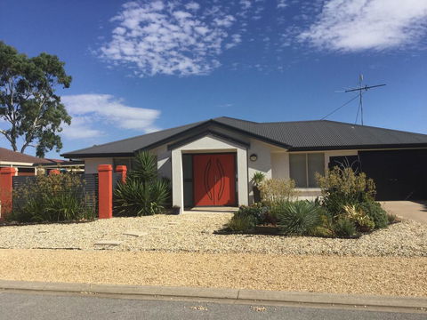 The Red Door - Kalgoorlie Accommodation 0