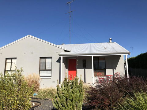 The Red Door - Kalgoorlie Accommodation 0