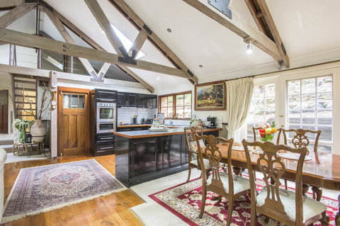 The Stone On The Hill - 3 Bedroom House - Kalgoorlie Accommodation 2