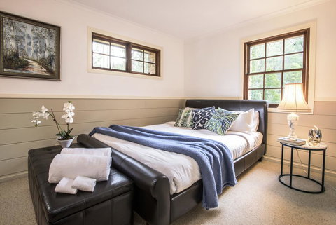 The Stone On The Hill - 3 Bedroom House - Kalgoorlie Accommodation 3