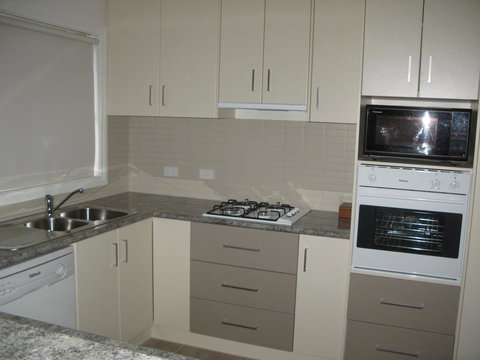 The Villa Kyabram - Kalgoorlie Accommodation 2