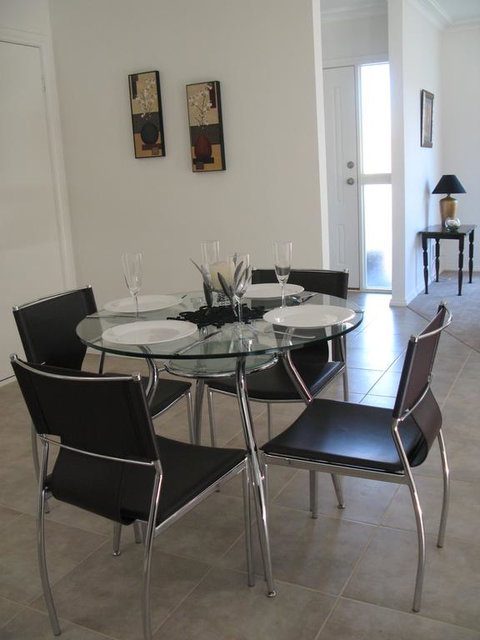 The Villa Kyabram - Kalgoorlie Accommodation 3