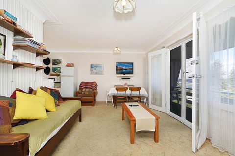 Toowoon Bay Beachside Unit, Unit 4 - Kalgoorlie Accommodation 2