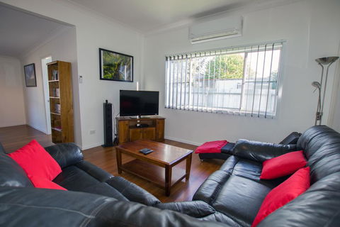 Topaz Cottage - Kalgoorlie Accommodation 2