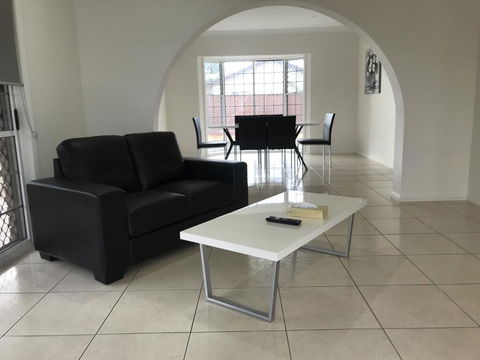 Townsville Wistaria Spacious Home - Kalgoorlie Accommodation 1