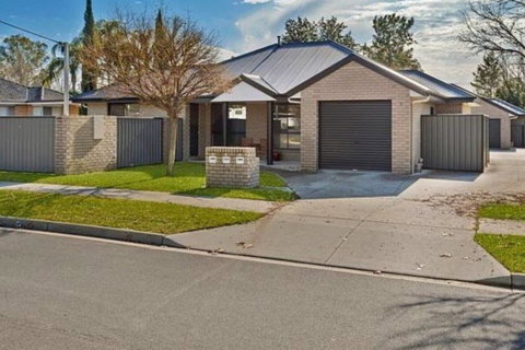 Tranquil,Family,Pet Friendly,Free WiFi&Breakfast! - Kalgoorlie Accommodation 1