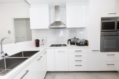 Trendy, Self Contained Inner City Apartment - Kalgoorlie Accommodation 1