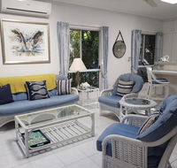 Trinity Beach POOLSIDE Apartment - Kalgoorlie Accommodation