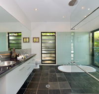 Trinity Beach Hideaway - Kalgoorlie Accommodation