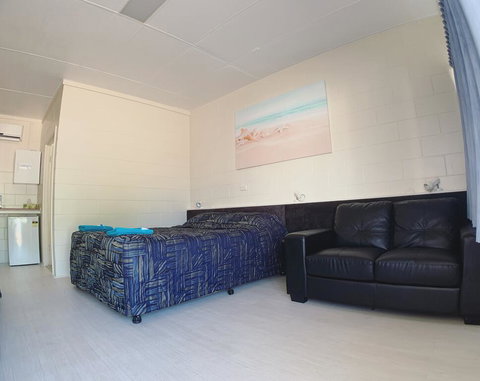 Tropical City Motor Inn - Kalgoorlie Accommodation 2