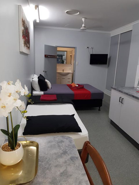 Tropical Lodge - Kalgoorlie Accommodation 3