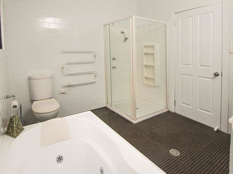 Tuppy's On The Lake - Kalgoorlie Accommodation 3