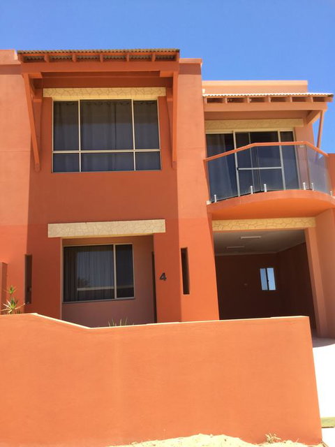 Tuscany Townhouse 3-4 - Kalgoorlie Accommodation 0