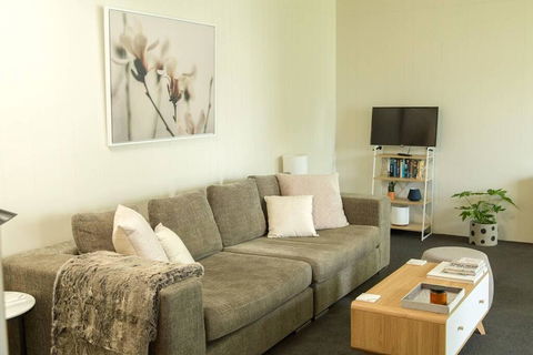 Two Bedroom Gem, Short Drive To MONA - Kalgoorlie Accommodation 0