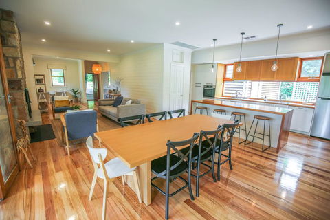 Two Oaks - Kalgoorlie Accommodation 1