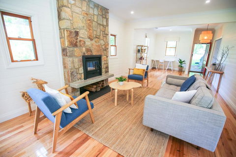 Two Oaks - Kalgoorlie Accommodation 0