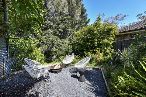 UMINA BEACH KOKOMO- Walk To The Beach, FAMILY And PET FRIENDLY Set Of 3 Vintage Original Holiday Flats & Vintage Caravan And Bat - Kalgoorlie Accommodation 3