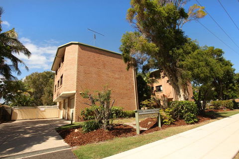 Unit 7, Belander Court, 34 Perry Street Coolum Beach, AIR CONDITIONED, 400 BOND, LINEN SUPPLIED - Kalgoorlie Accommodation 1