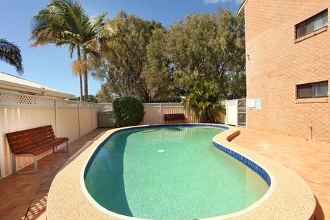 Unit 7, Belander Court, 34 Perry Street Coolum Beach, AIR CONDITIONED, 400 BOND, LINEN SUPPLIED - Kalgoorlie Accommodation 2