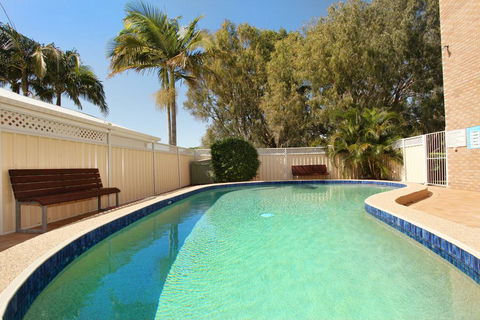 Unit 7, Belander Court, 34 Perry Street Coolum Beach, AIR CONDITIONED, 400 BOND, LINEN SUPPLIED - Kalgoorlie Accommodation 3
