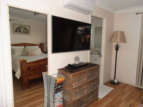 Unwind In This Gorgeous Retreat - Kalgoorlie Accommodation 3