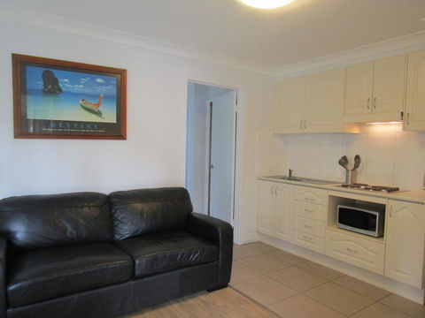 Upper Hunter Annex - Kalgoorlie Accommodation 0