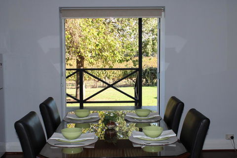 Upper Reach Spa Cottage - Kalgoorlie Accommodation 2