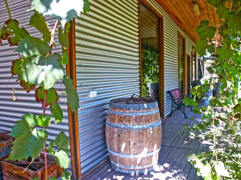 Valley Farm Vineyard Villas - Kalgoorlie Accommodation 0