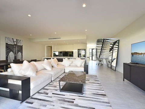 Villa Capri Waterside At Trinity Point - Kalgoorlie Accommodation 1