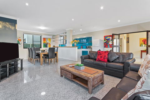 Villa De Marseilles - Melbourne - Kalgoorlie Accommodation 1