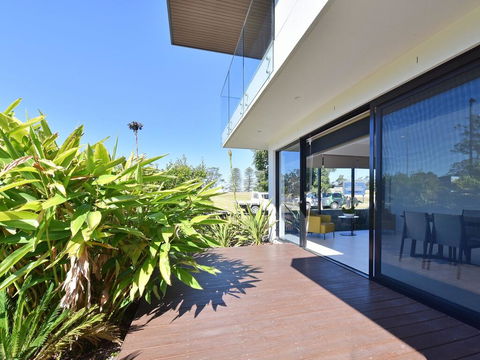 Villa Sorrento Waterside At Trinity Point - Kalgoorlie Accommodation 2