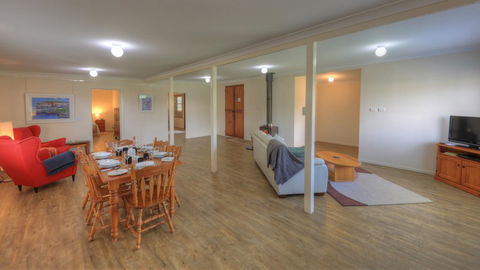 Village Stays Coldstream Gallery Bungalow - Kalgoorlie Accommodation 0