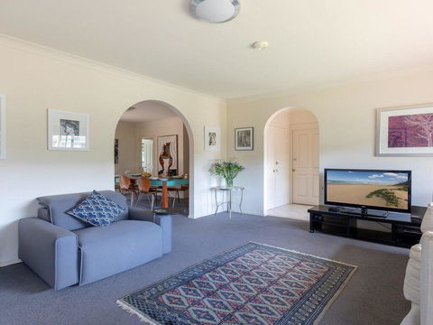 Walling-Clifton Gardens - Backing Onto Golf Course - Kalgoorlie Accommodation 2