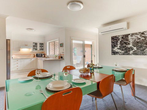 Walling-Clifton Gardens - Backing Onto Golf Course - Kalgoorlie Accommodation 3