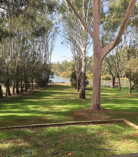 Water's Edge Bundalong - Kalgoorlie Accommodation 3